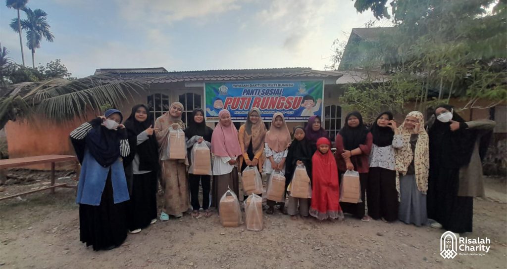 116 Paket Makanan Berbuka Puasa Kolaborasi Jumat Berkah Antara LAZ Risalah Charity dan Resto Bebek Jalaprang
